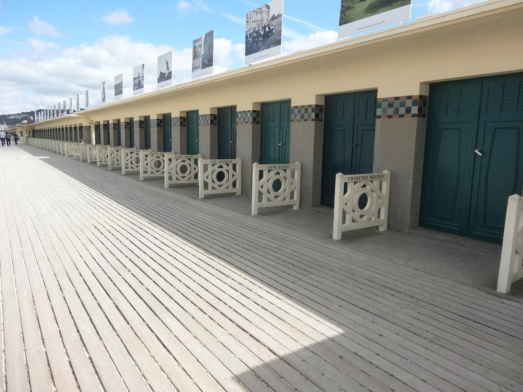 L'Ideal 112 - 85M2, 2 Chambres, Parking & Cabine De Plage Deauville Exterior photo